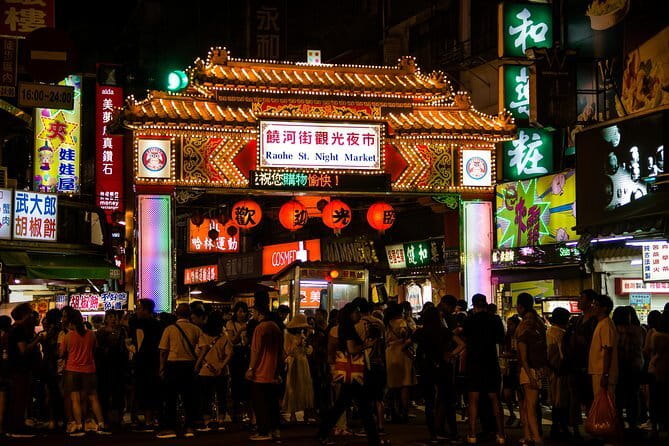 Private Keelung Food Tour with Local Markets & Tastings - Ren’ai Market indoor maze: two buildings and a practical food world