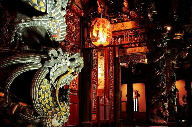 Private Night Tour of Taipei - Stop 1: Dalongdong Baoan Temple at night