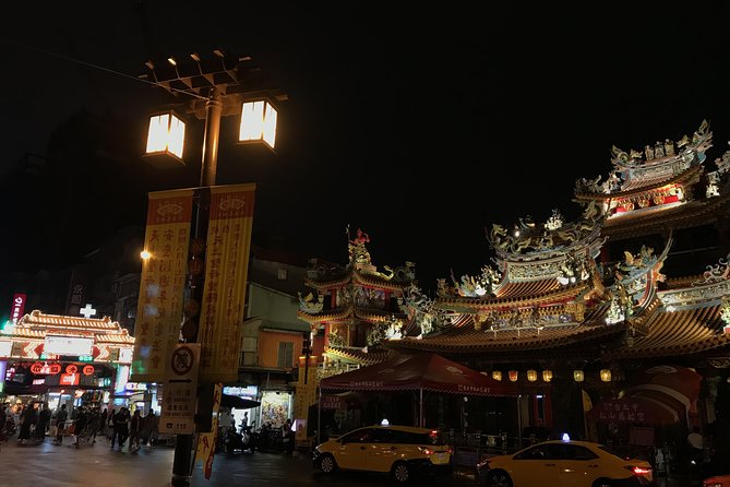 Private Night Tour of Taipei - Stop 2: Chiang Kai-shek Memorial Hall lit up