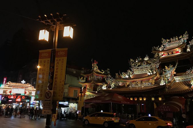 Private Night Tour of Taipei - Stop 5: Elephant Mountain (Nangang District Hiking Trail) for the best 101 views