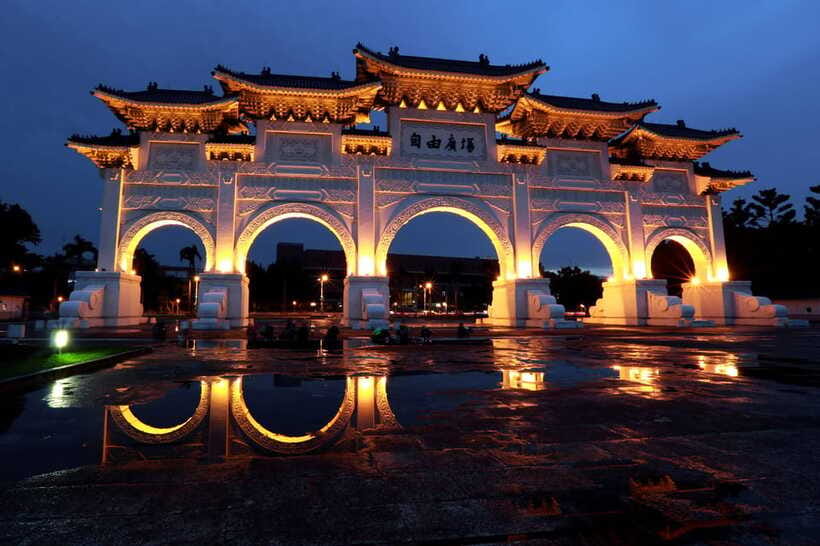 Private Night Tour: Taipei City Highlights - Raohe Night Market, street foods and real nighttime Taipei