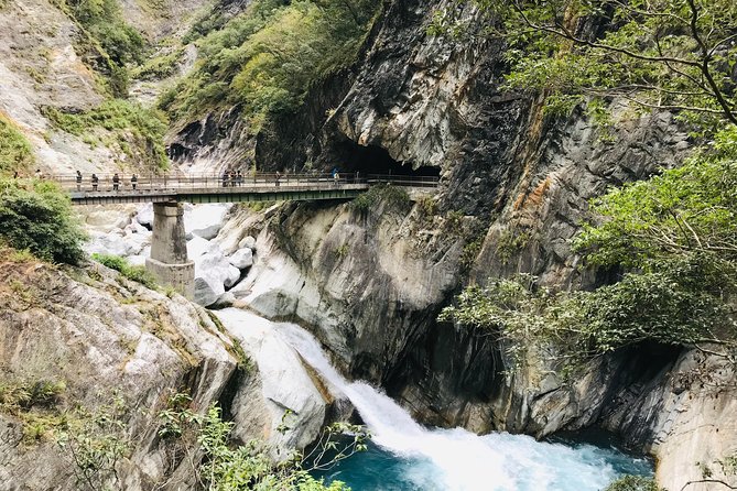 Private Taroko Gorge National Park Day Tour - What your driver-guide is doing all day (and why you will feel it)