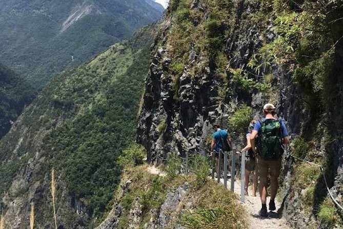 【Private】Taroko National Park (Pickup from Taipei/Yilan/Hualien) - Swallow Grotto (Yanzihkou Trail): cliff holes that matter more than photos