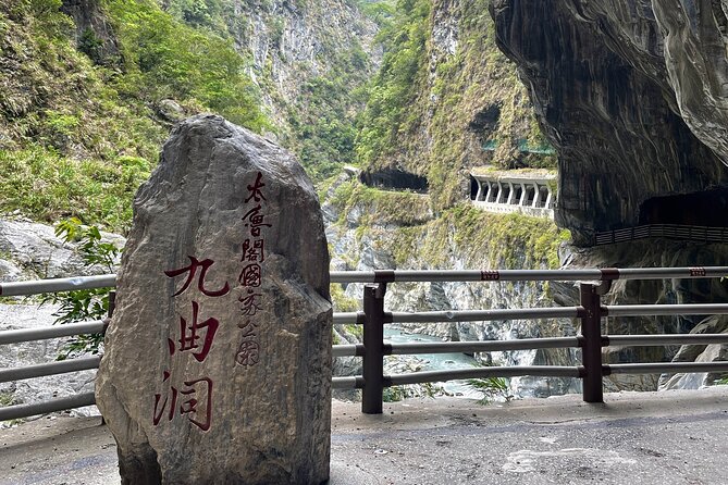 【Private】Taroko National Park (Pickup from Taipei/Yilan/Hualien) - Tunnel of Nine Turns: a winding mountain cut with big cliff views