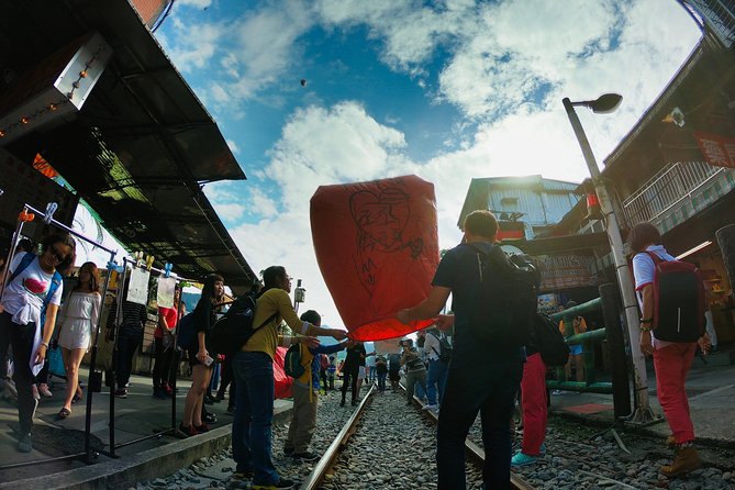 Private Tour to Jiufen, Yehliu Geopark, and Pingxi - Pingxi Old Street and Sky Lanterns: Waiting for the Train, Watching the Sky