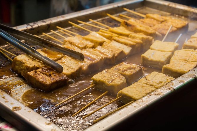 Sip & Savor: Maokong Tea & Shenkeng Stinky Tofu Private Day Tour - Shenkeng Old Street: how to handle stinky tofu without ruining your mood