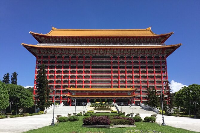 Small-Group: Classic Taipei Landmarks Day Tour - National Palace Museum, where ancient art sets the tone