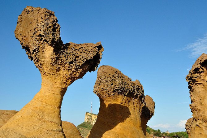Small-Group Tour: Jiufen, Yehliu Geopark, and Shifen from Taipei - Golden Waterfall near Jinguashi: a quick, pretty stop