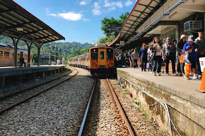 Small-Group: Yehliu, Jiufen & Pingxi Day Tour from Taipei - Key things to know before you go