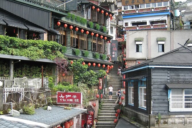 Small-Group: Yehliu, Jiufen & Pingxi Day Tour from Taipei - Price and value: what $85 buys you in real terms