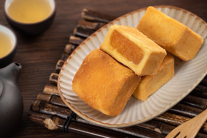 Sweets to Streets: 6Hr Taipei Adventure with Pineapple Cake DIY - Night Market Strategy: What to Do in Shilin or Raohe Street Time