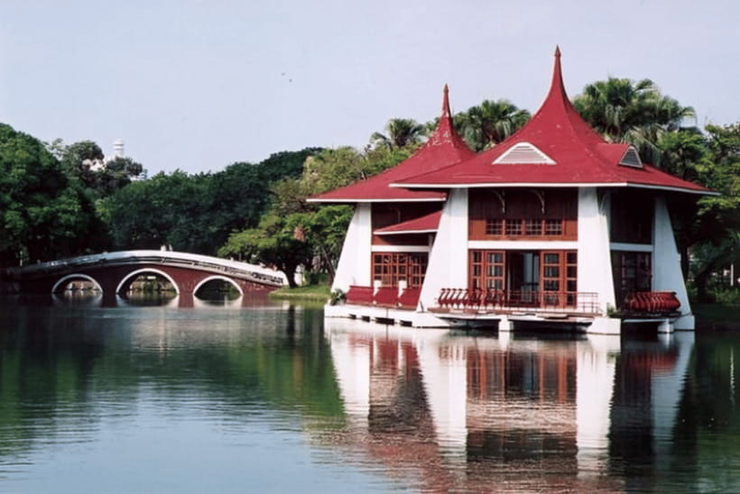 Taichung City: Sightseeing Walking Tour with a Local Guide - Rainbow Village and Huang Yung-Fu’s Murals: Art With a Message