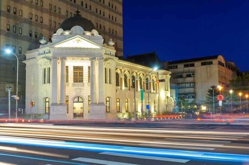 Taichung City: Sightseeing Walking Tour with a Local Guide - Price and Value: Is $76 for a Private 3-Hour Walk Fair?