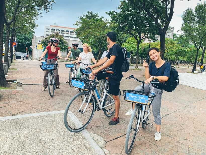 Taipei: 4-Hour Morning City Cycling Tour with Breakfast - Bikes, Pace, and Comfort on a Flat 15 km Loop