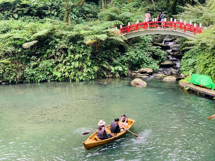 Taipei: 8 Hours Private Day Tour in Wulai with Benz Vito - Wulai Sightseeing Trolley and Old Street, Where Snacks Replace Boring Sightseeing