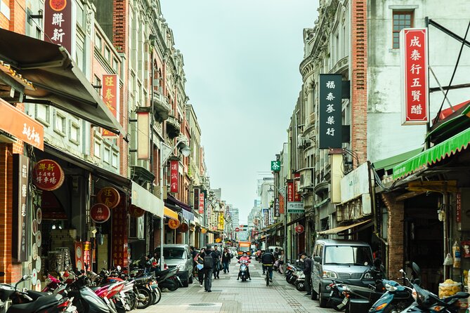 Taipei: Book A Private Local Host For 6 Hrs Customized Experience - What you build together: choosing attractions, neighborhoods, and night markets