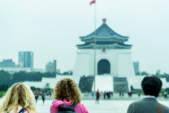 Taipei: Book A Private Local Host For 6 Hrs Customized Experience - Meeting in the right place: Songshan start point and hotel pickup options