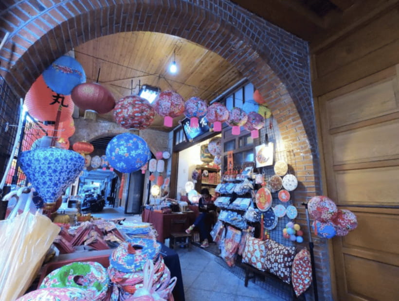 Taipei: City Highlights Private Sightseeing Tour with Guide - National Revolutionary Martyrs’ Shrine: architecture with meaning
