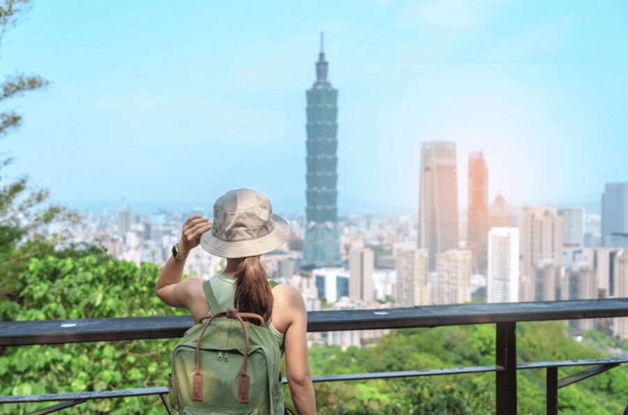 Taipei: City Highlights Private Sightseeing Tour with Guide - Lunch break at a local restaurant, then Taipei 101 Level 89