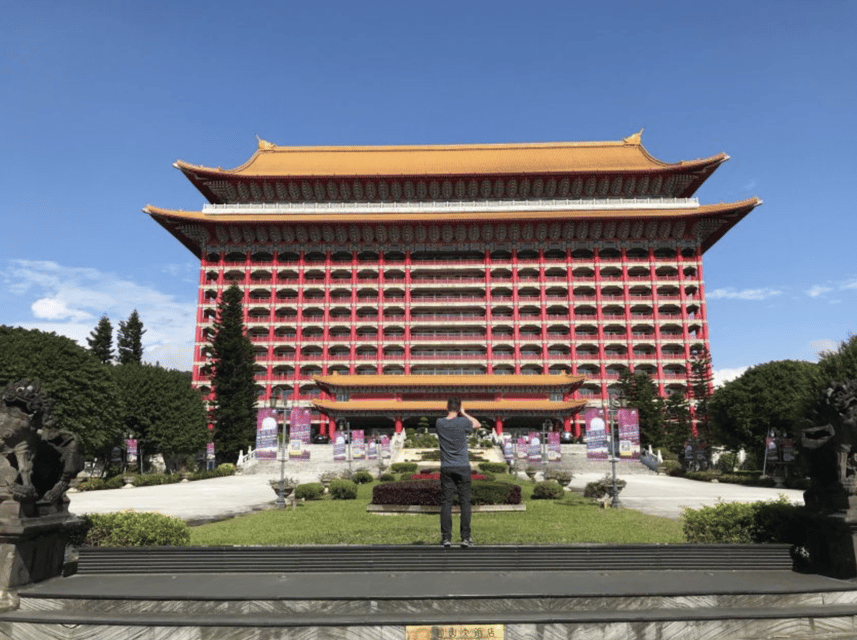 Taipei: City Highlights Private Sightseeing Tour with Guide - Elephant Mountain Trail: guided hike for late-day cityscape views