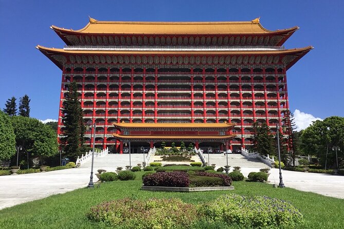 Taipei City Morning Tour with National Palace Museum entry - National Palace Museum in 1 hour 20 minutes: enough time to get oriented
