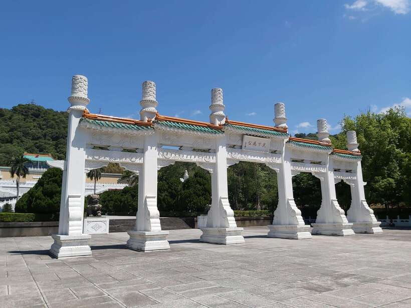Taipei: Classic Landmarks Day Tour - Ximending lunch break: where to eat, shop, and people-watch