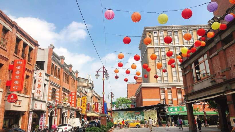 Taipei: Classic Landmarks Day Tour - Taipei 101 Mall finish: decide on the observatory at your own pace