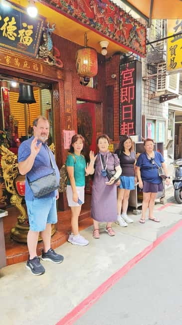 Taipei: Cooking Class & Market Adventure Historic Dadaocheng - Languages, kids, and the real-world practicality of joining