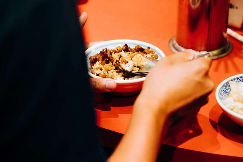 Taipei: Food Tours w/ Top 10 Taiwan Food (Breakfast/Dinner) - The guides, the group feel, and what you gain from the English narration