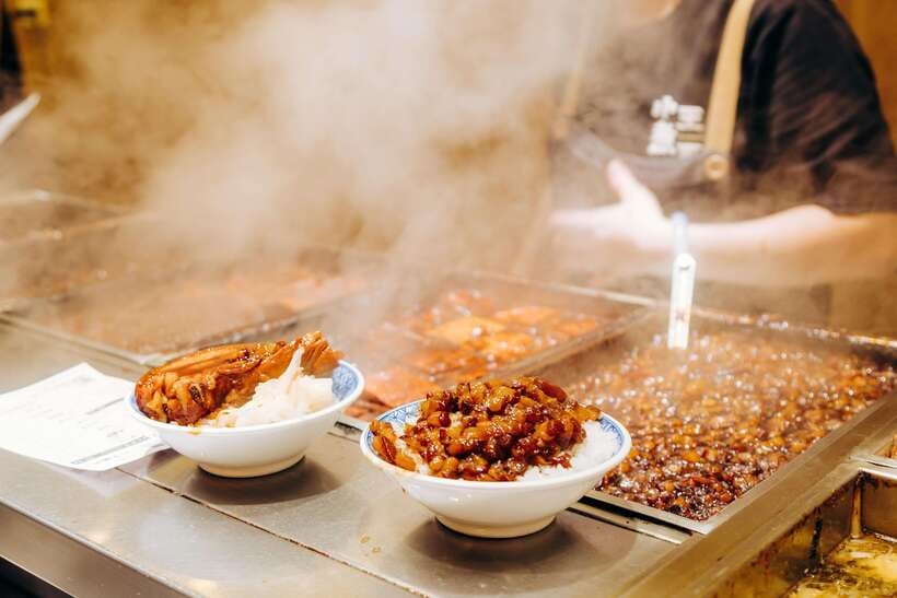 Taipei: Food Tours w/ Top 10 Taiwan Food (Breakfast/Dinner) - Dinner in Taipei’s oldest night market, plus a convenience store stop