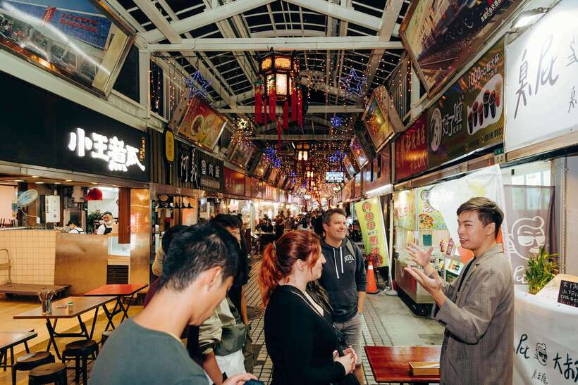 Taipei: Food Tours w/ Top 10 Taiwan Food (Breakfast/Dinner) - What you are actually eating: 7+ dishes, Michelin touches, and meal-size portions