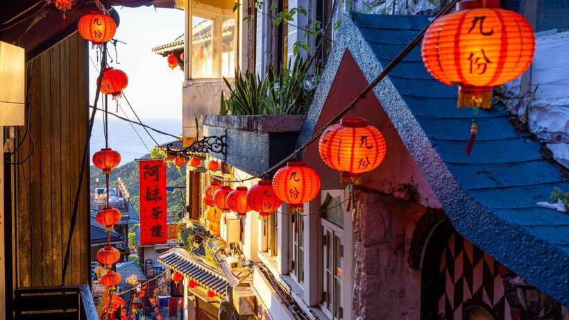 Taipei: Jiufen and Shihfen Half Day Tour - Shifen Old Street: Lantern Culture, Old Railway Life, and Snack Detours