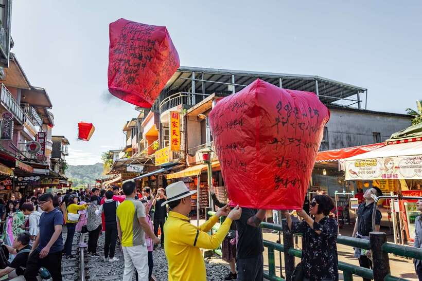 Taipei: Jiufen Night View and Shifen Day Tour - Why this route works: waterfall power, lantern ritual, then mountain-night drama