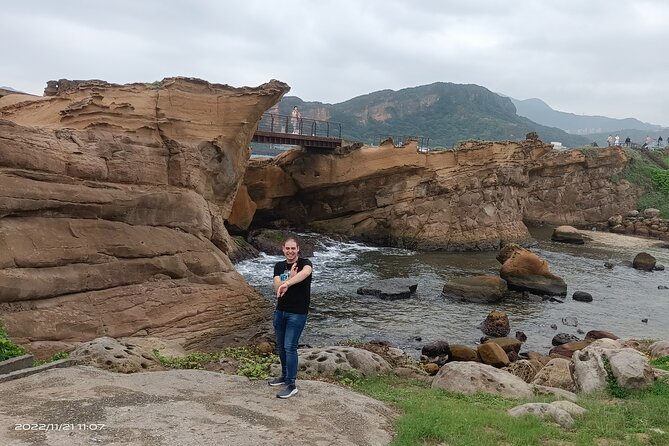 Taipei Memory - 2 Days Tour - Day 1 in Taipei: From Longshan Temple to Chiang Kai-shek and a Copper Dragon