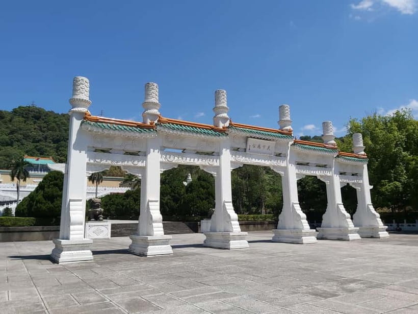 Taipei: Morning City Tour with National Palace Museum Entry - Longshan Temple: Guanyin, divination blocks, and surviving history