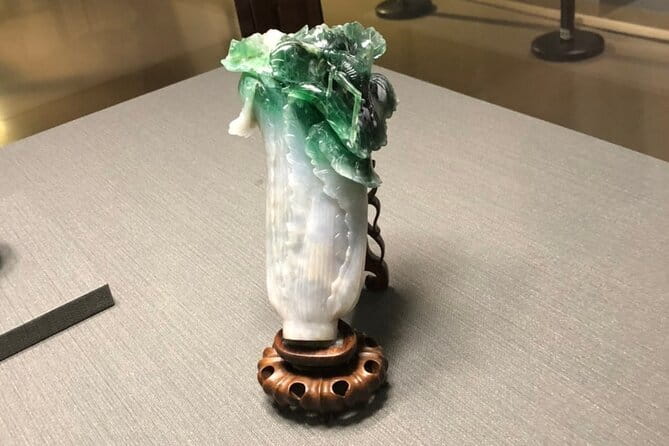 Taipei National Palace Museum Guided Tour - Finding the group at the National Palace Museum, B1 gift shop start