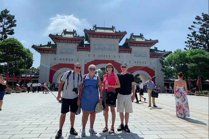 Taipei: Private Car Charter Tour - Longshan Temple, guided and worth doing first