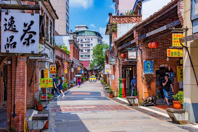 Taipei Private Custom Tour with a Local: Highlights & Hidden Gems - Dadaocheng street stroll: tea merchants, old facades, and new cafés