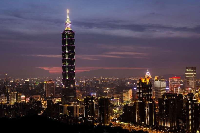 Taipei Private Walking Tour with a Local - Getting Around Taipei: Metro Tips You Can Use the Same Day