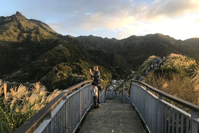 Taipei's Old Gold Rush Town: Jiufen Guided Night Tour - Baoshihshan Lookout: Sunset Views Over the Bay of Two Colors