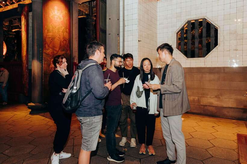 Taipei's Origin & Longshan Temple - Taiwan Cultural Tour - Moonstones and fortune messages, what to expect in practice