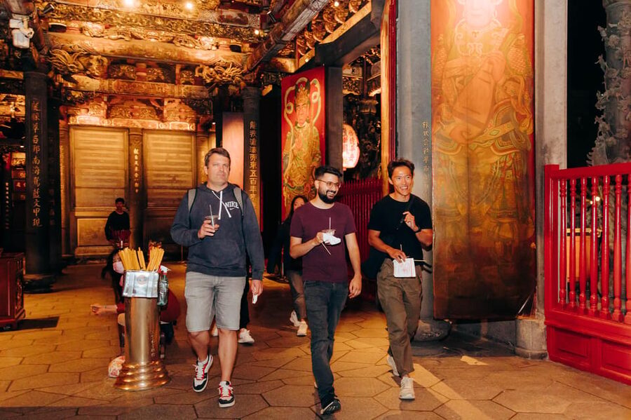 Taipei's Origin & Longshan Temple - Taiwan Cultural Tour - Buddhism, Taoism, and why Longshan Temple stays relevant