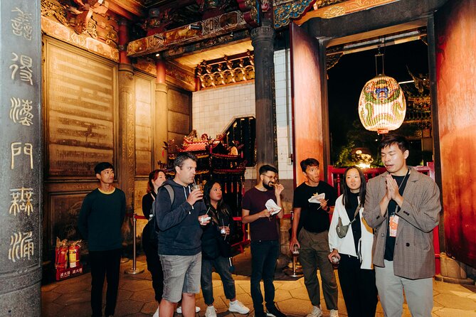 Taipei's Origin & Longshan Temple - Taiwan Cultural Walking Tour - Longshan Temple at 5:00 pm: Why this timing works