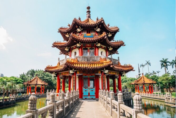 Taipei Scavenger Hunt and Sights Self-Guided Tour - Riddles at Chiang Kai-shek Memorial Hall, a fun way to begin