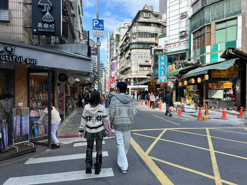 Taipei: Street Food & Hidden Eats Night Market Food Tour - Walking reality and comfort tips: how to make the route feel easy
