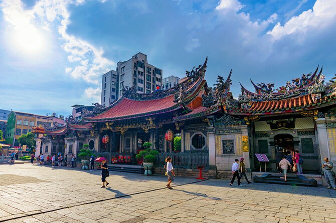 Taipei Taster: Layover Escapes in 4-Hour Private Tour - Huaxi Street Night Market: One Hour of Smart Snacking