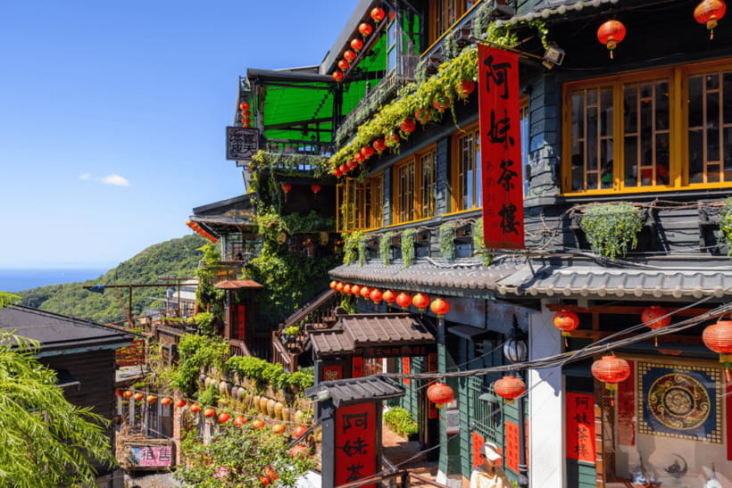 Taipei: Yangmingshan, Shifen, Jiufen & Yehliu Private Tour - Shifen Old Street, Sky Lantern Wishes, and Shifen Waterfall