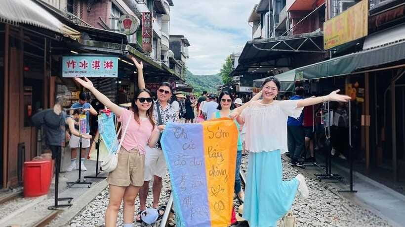 Taipei: Yangmingshan, Yehliu, and Jiufen Shifen Day Tour - Yehliu Geopark: Queen’s Head and the logic of unusual rock