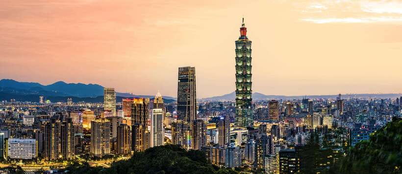 Taoyuan Airport: Layover Taipei City Tour - Taipei City time: orientation, photos, and a coffee break