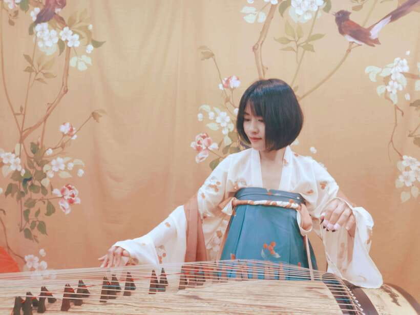 Wear Hanfu and play guzheng - A short video at the end, turning practice into a keepsake